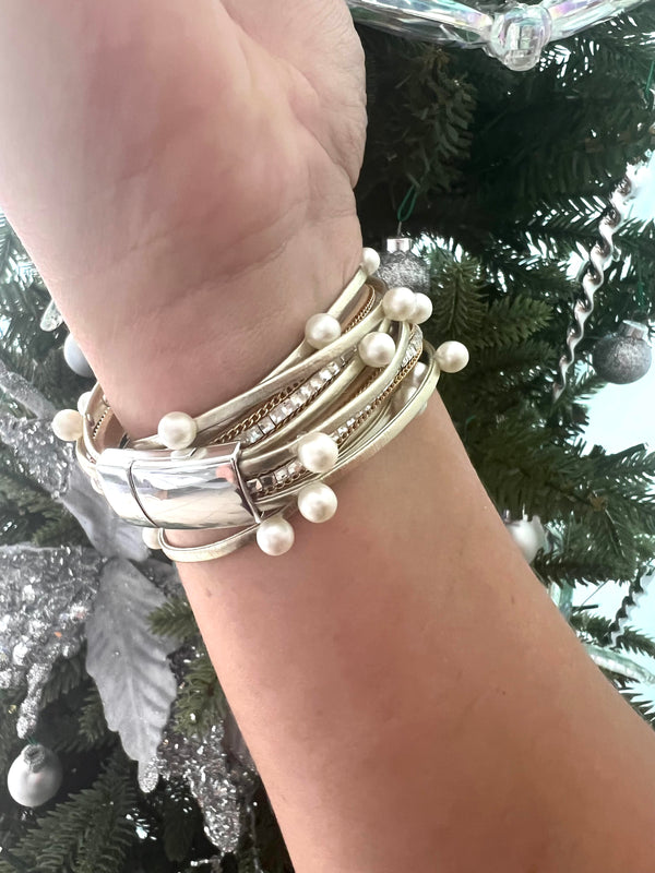 Pearl &  Metallic  Synthetic leather bracelet