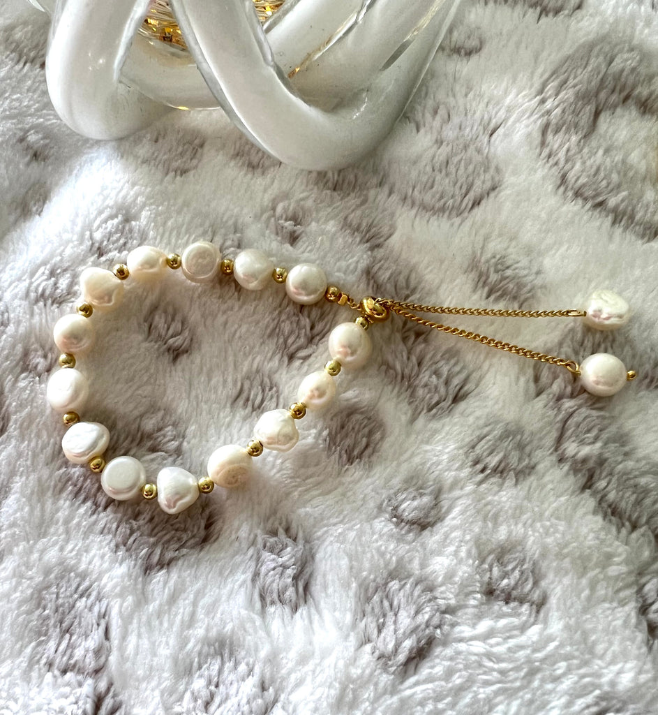 Pearl Beaded Bracelet.   New